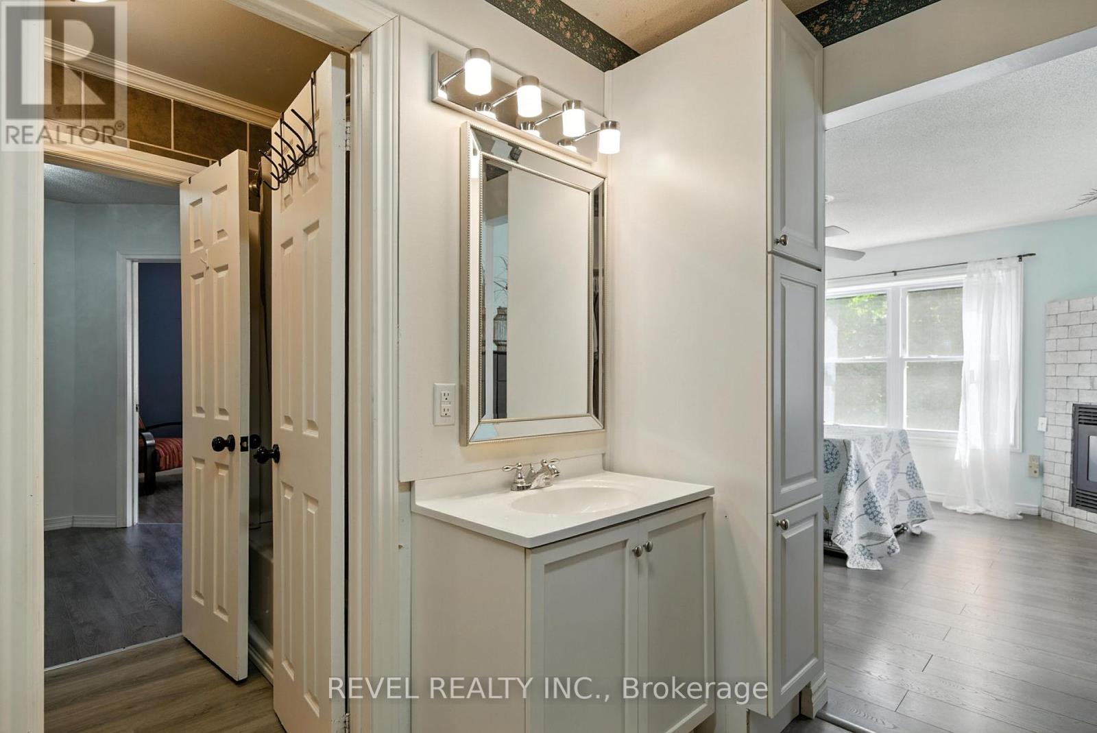 Photo 16 of 57 Rosehill Boulevard, Oshawa ON