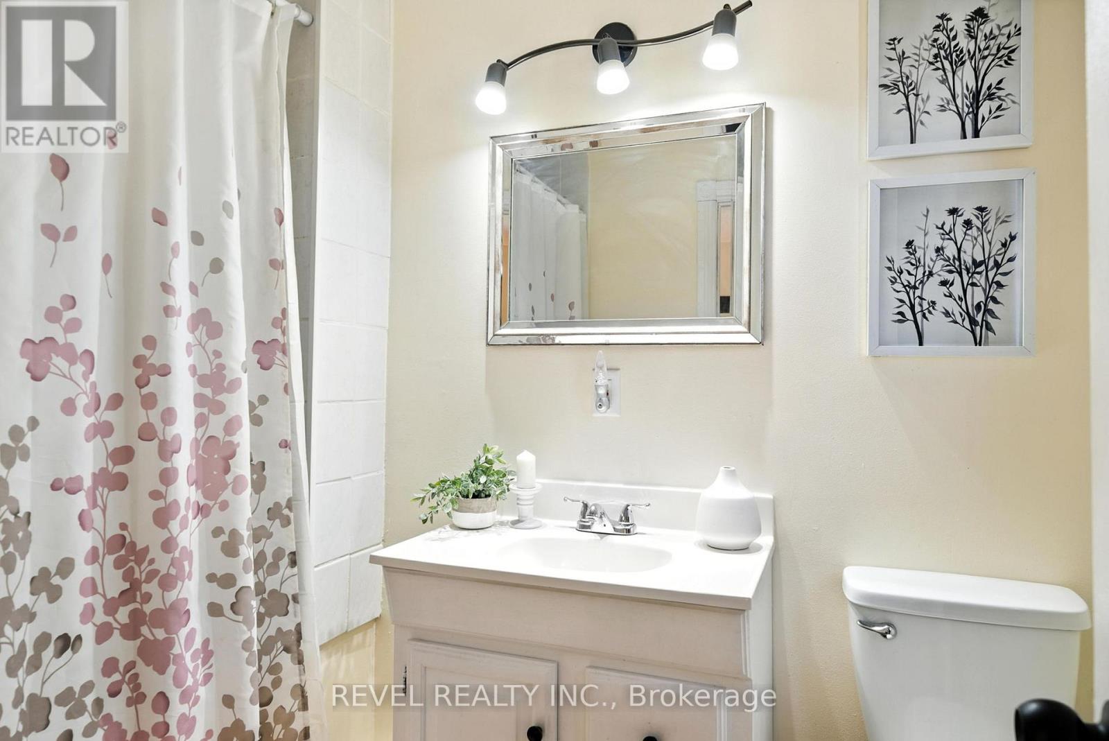 Photo 21 of 57 Rosehill Boulevard, Oshawa ON