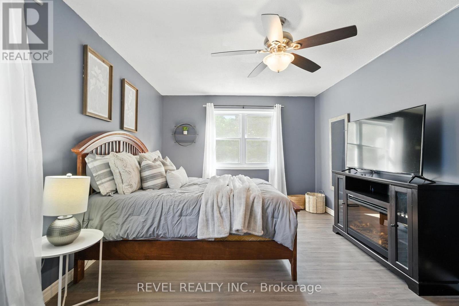 Photo 23 of 57 Rosehill Boulevard, Oshawa ON
