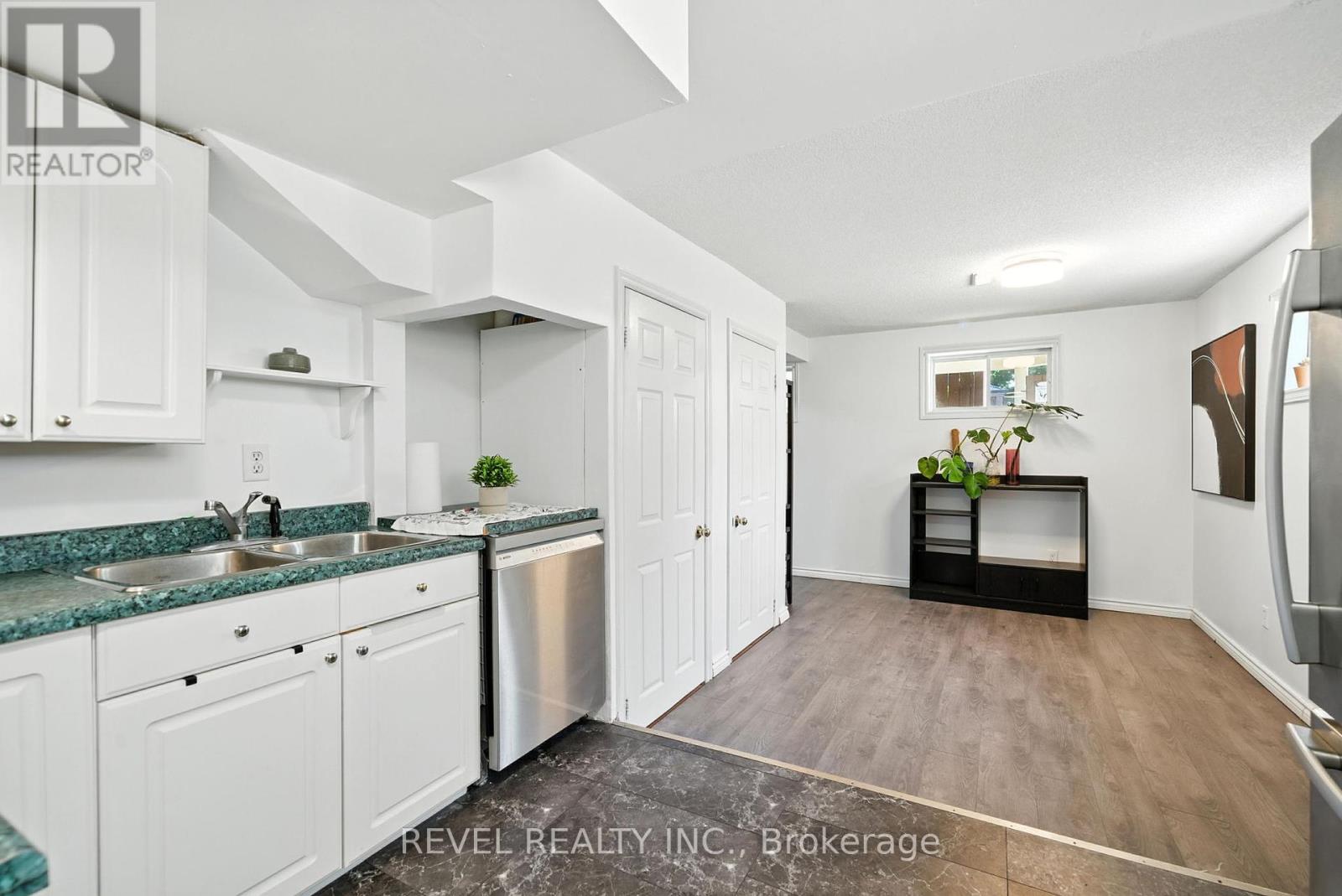 Photo 26 of 57 Rosehill Boulevard, Oshawa ON