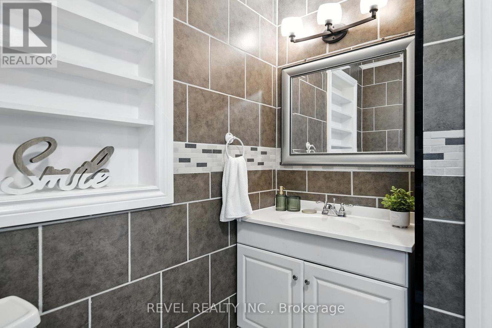 Photo 14 of 57 Rosehill Boulevard, Oshawa ON