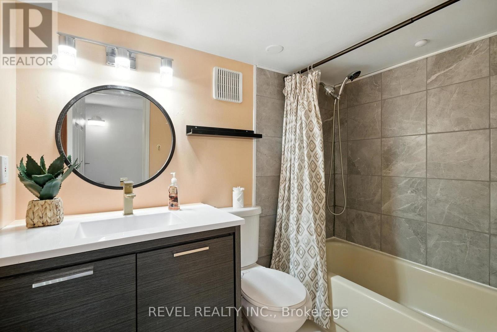 Photo 28 of 57 Rosehill Boulevard, Oshawa ON