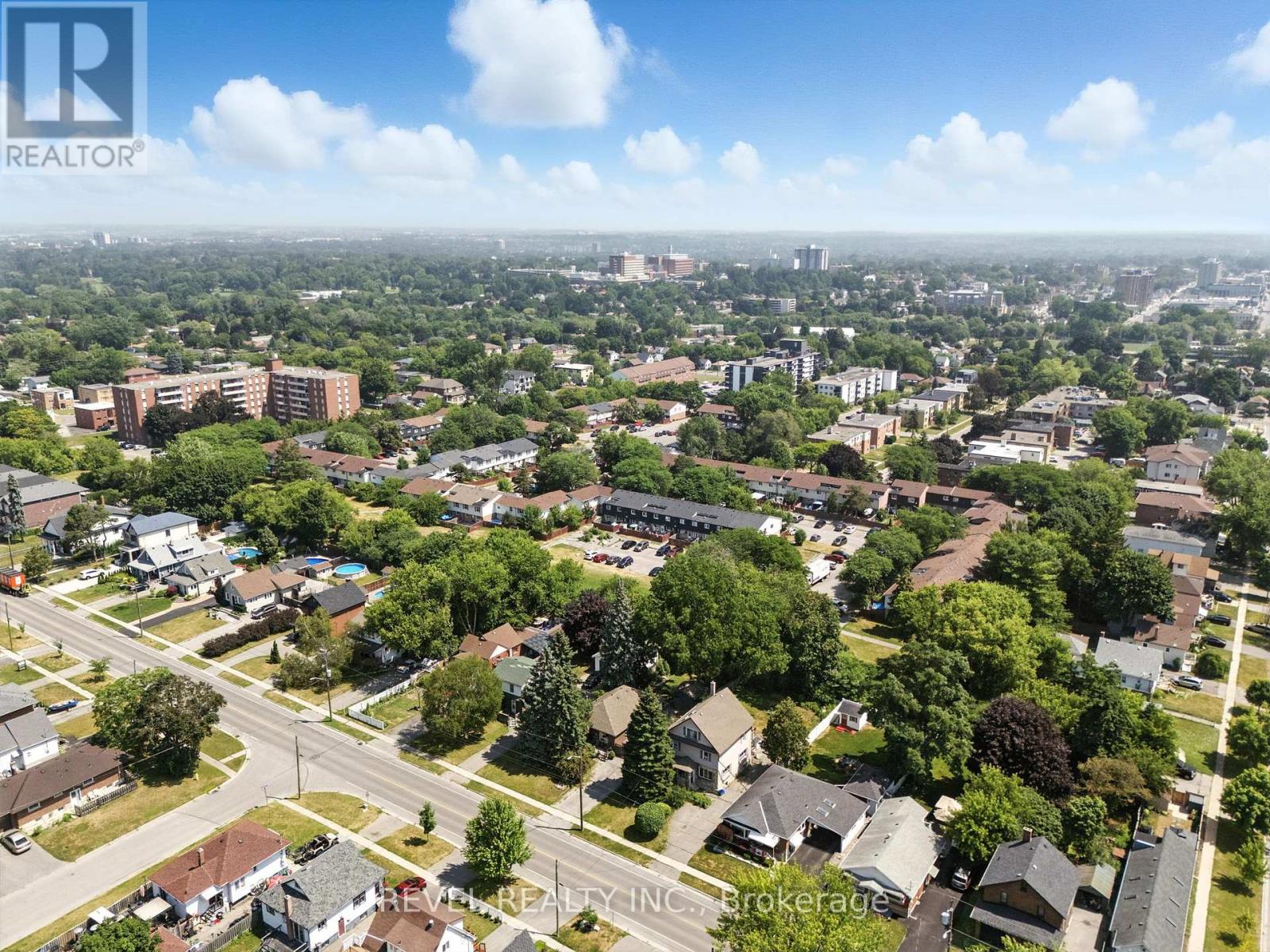 Photo 40 of 57 Rosehill Boulevard, Oshawa ON