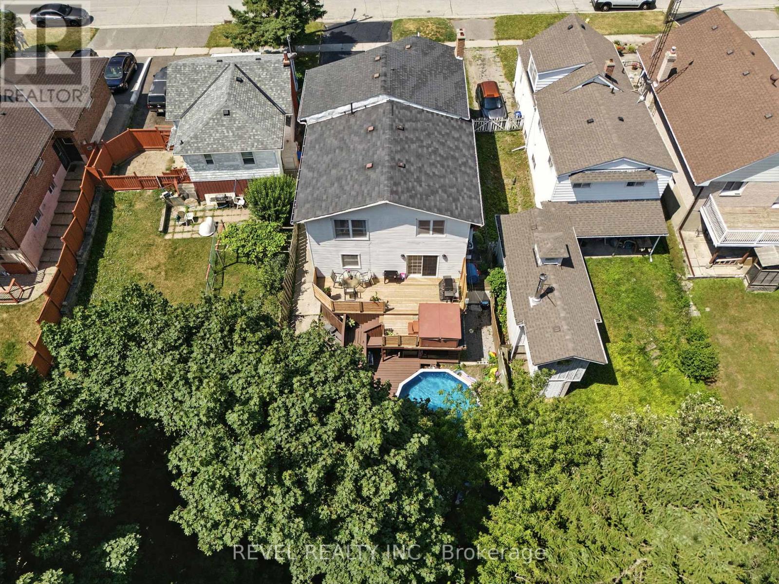 Photo 39 of 57 Rosehill Boulevard, Oshawa ON