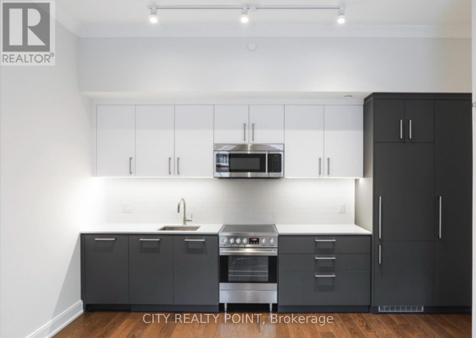 Photo 2 of 118 2 Clarendon Avenue, Toronto ON