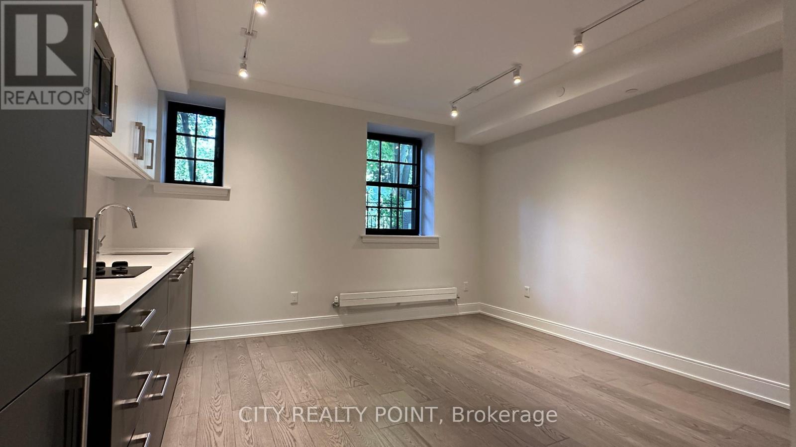 Photo 6 of 118 2 Clarendon Avenue, Toronto ON