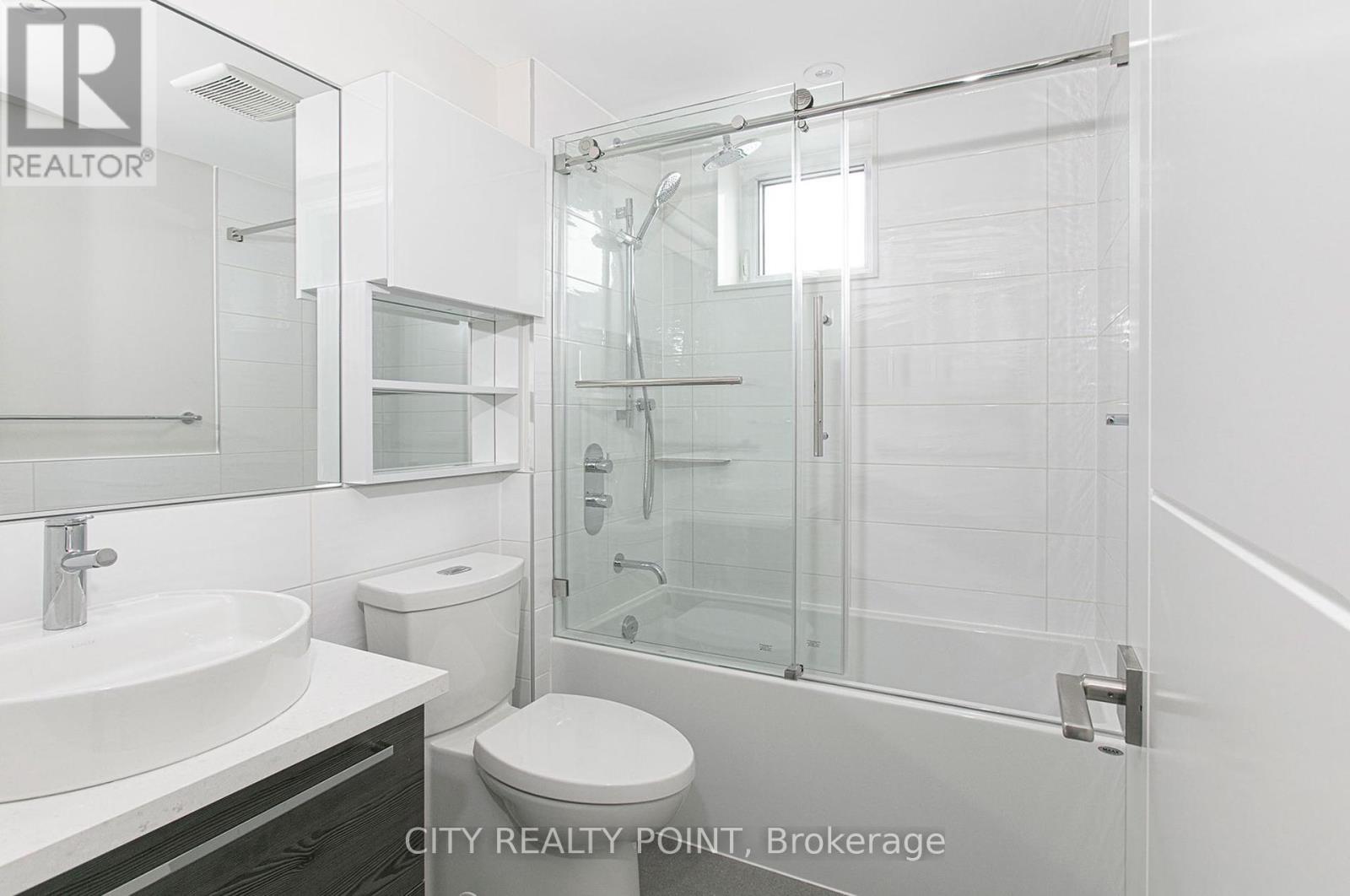 Photo 10 of 702 11 Walmer Road, Toronto ON