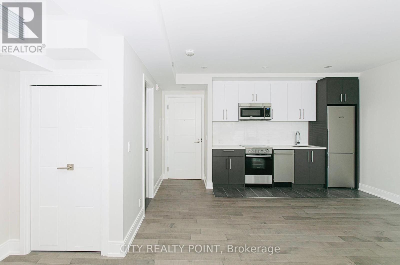 Photo 9 of 702 11 Walmer Road, Toronto ON