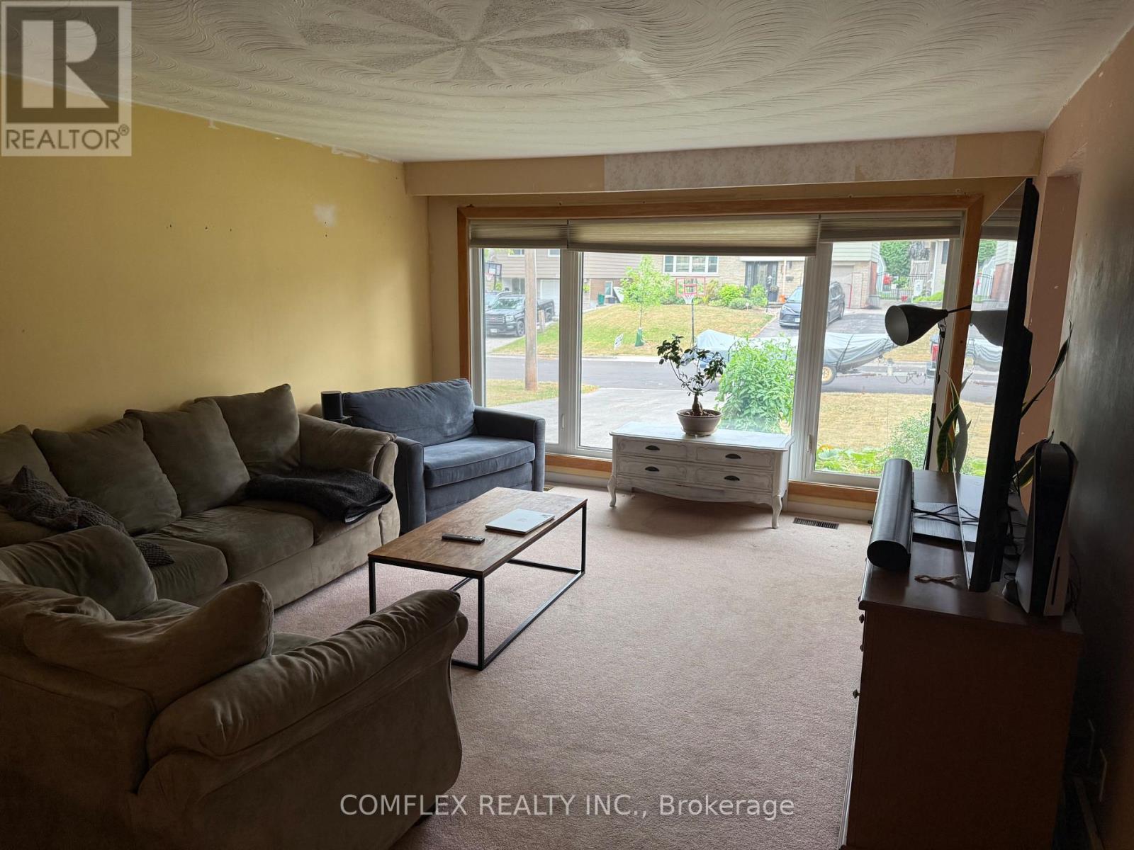 Photo 12 of 452 Juliana Drive, Oshawa ON