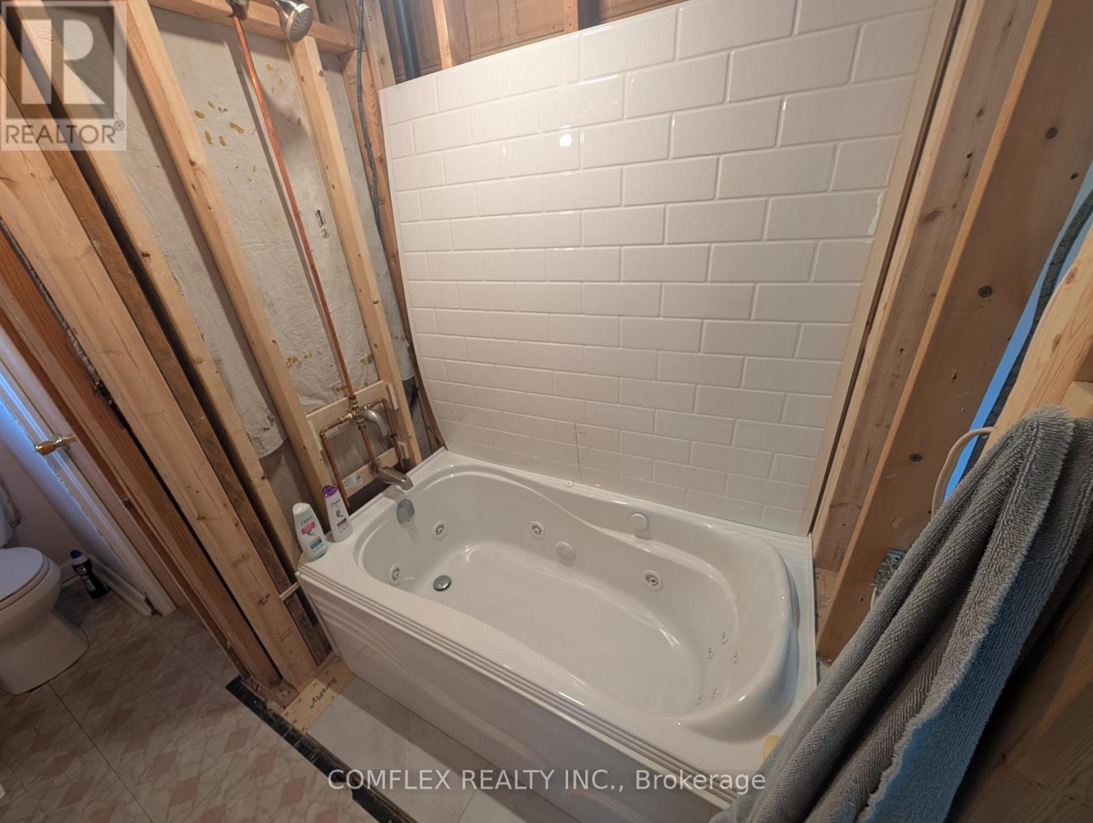 Photo 26 of 452 Juliana Drive, Oshawa ON