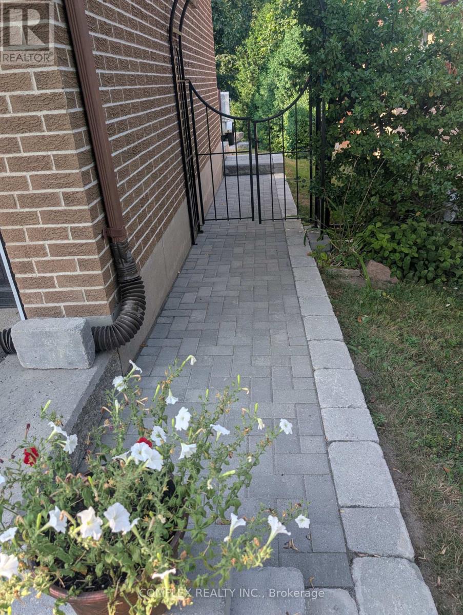 Photo 34 of 452 Juliana Drive, Oshawa ON