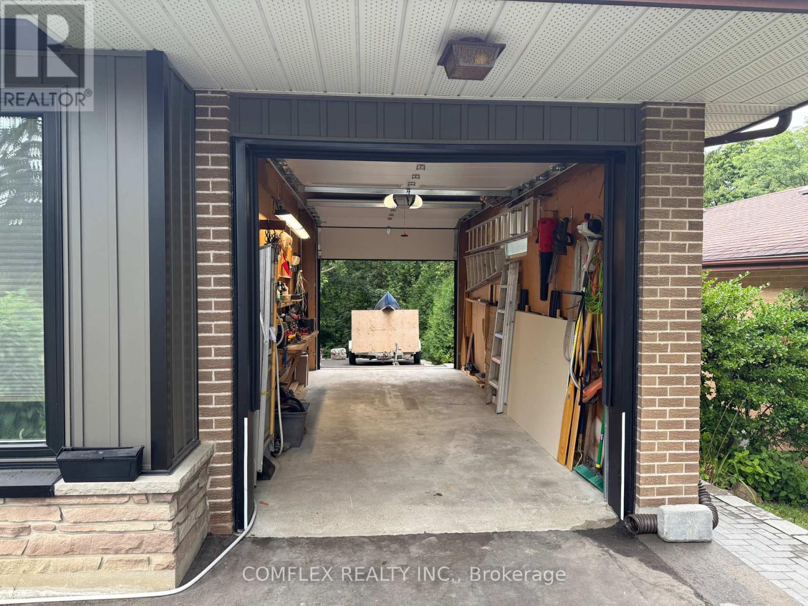 Photo 5 of 452 Juliana Drive, Oshawa ON