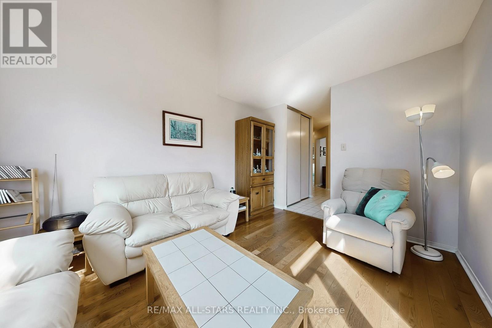 Photo 27 of 42 Oldhill Street, Richmond Hill ON