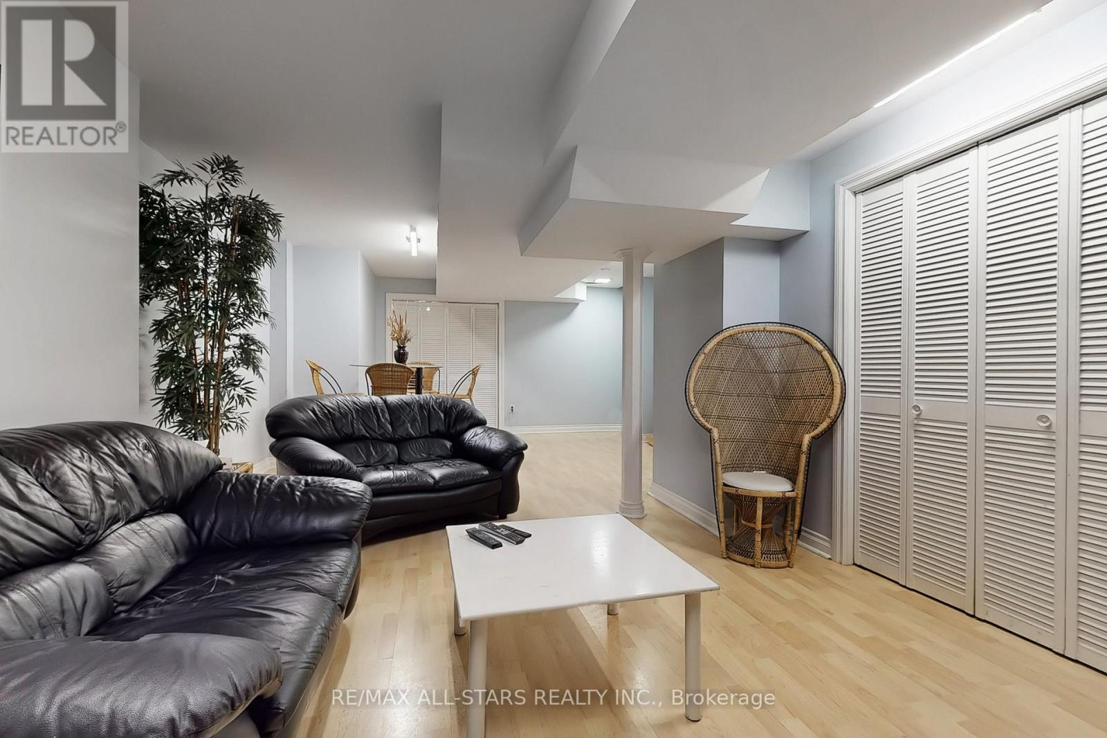Photo 29 of 42 Oldhill Street, Richmond Hill ON
