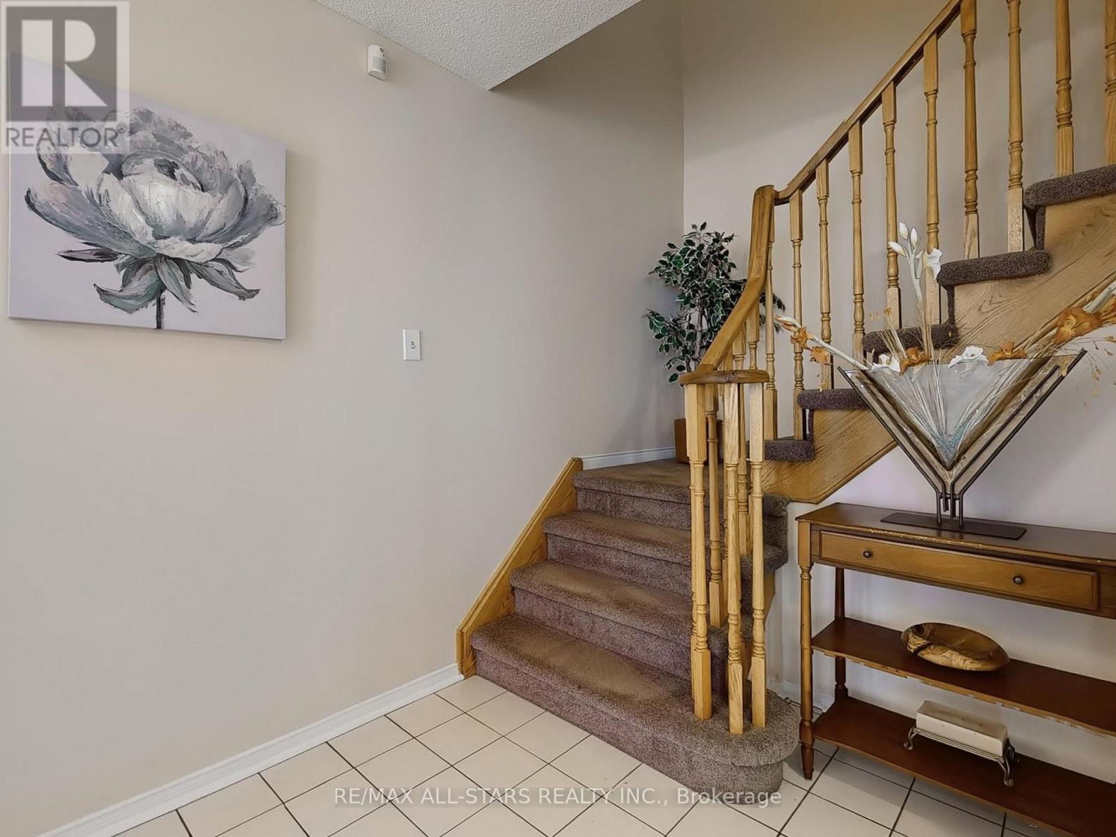 Photo 20 of 42 Oldhill Street, Richmond Hill ON