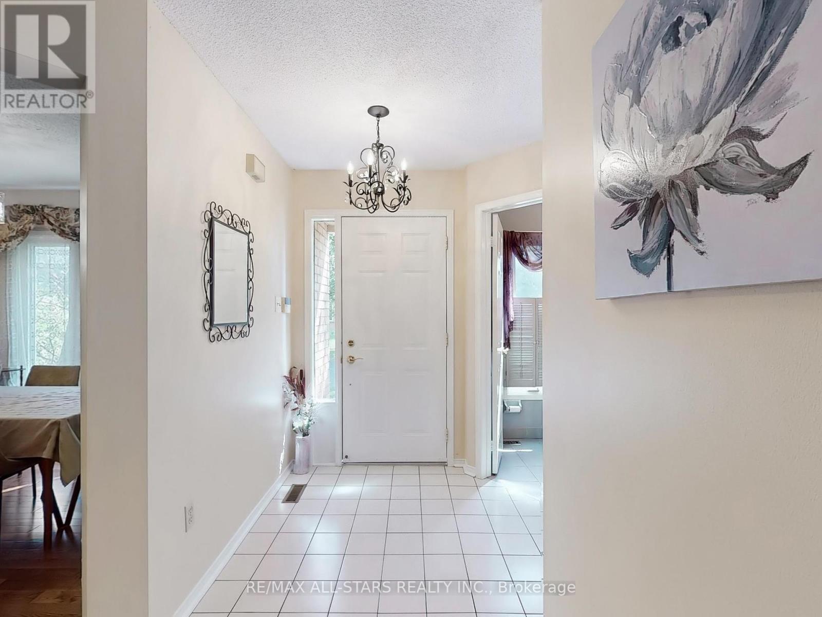 Photo 19 of 42 Oldhill Street, Richmond Hill ON