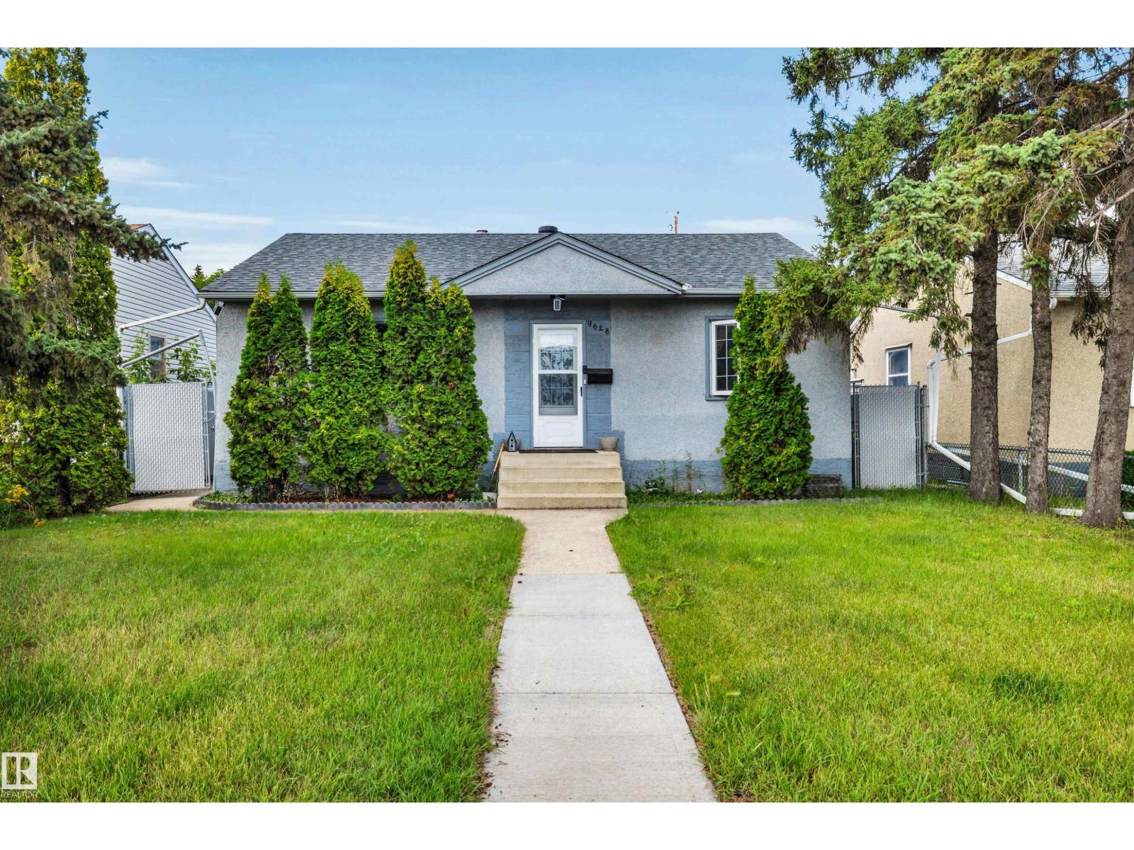 Photo 1 of 9628 63 Av Nw, Edmonton AB
