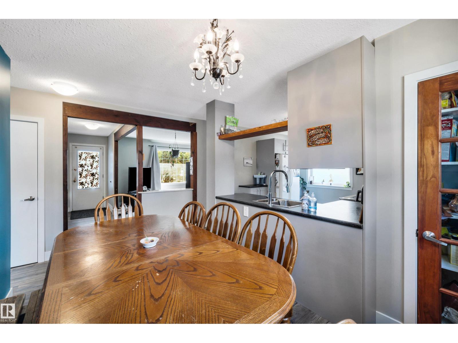 Photo 10 of 9628 63 Av Nw, Edmonton AB
