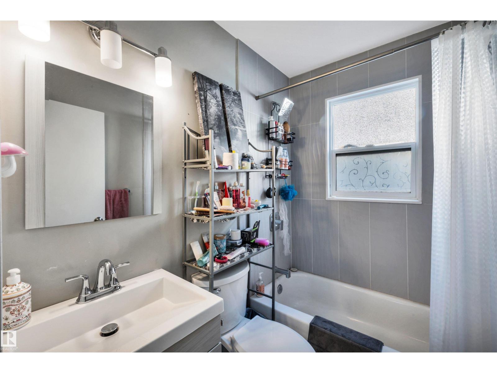 Photo 17 of 9628 63 Av Nw, Edmonton AB
