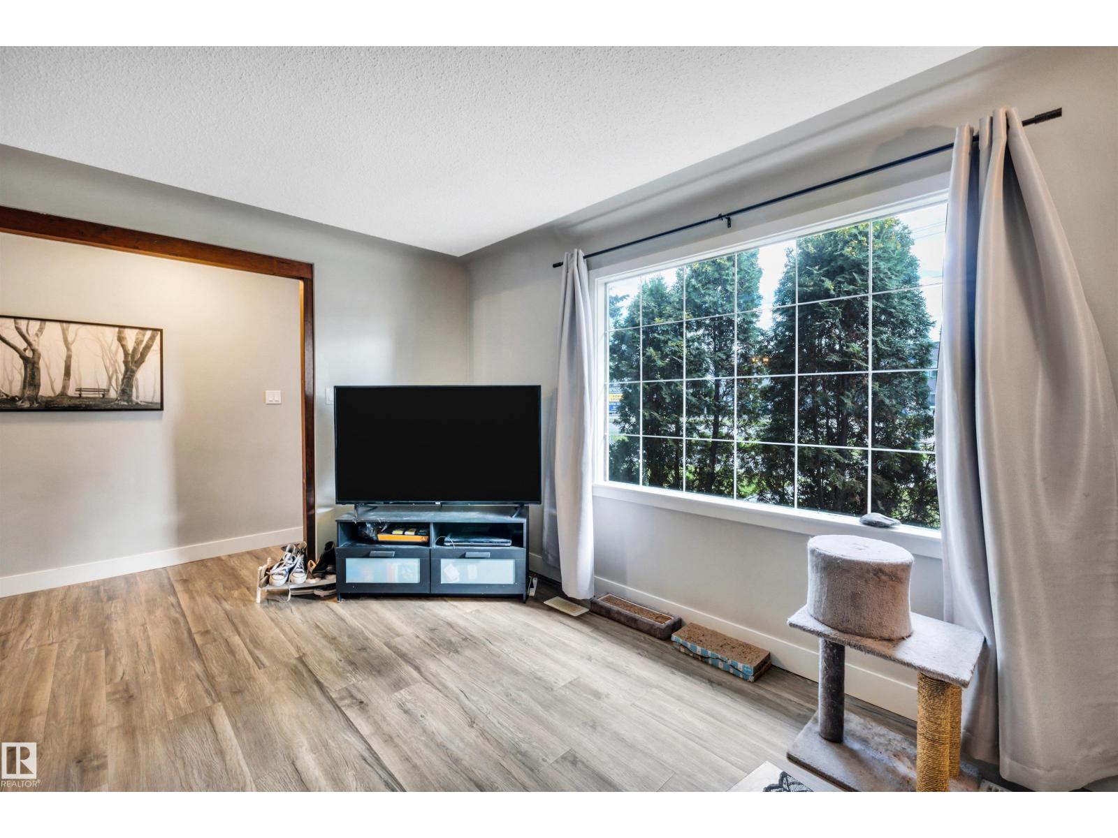 Photo 5 of 9628 63 Av Nw, Edmonton AB