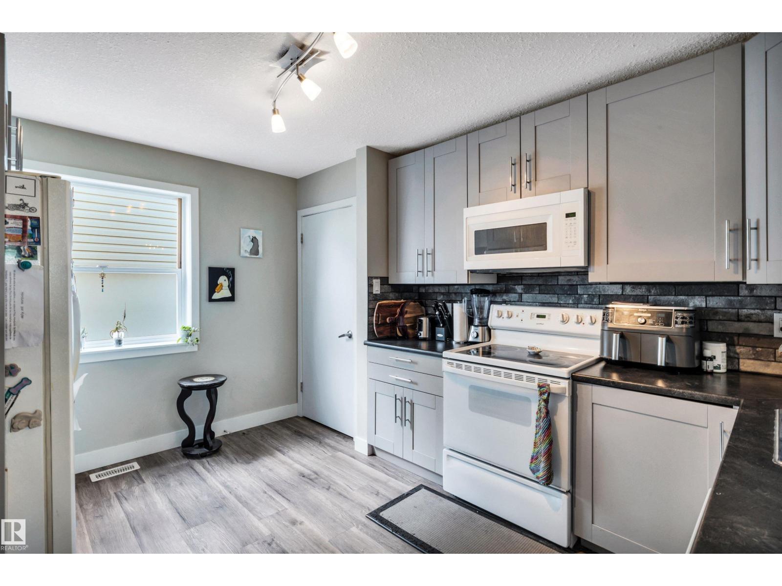 Photo 7 of 9628 63 Av Nw, Edmonton AB
