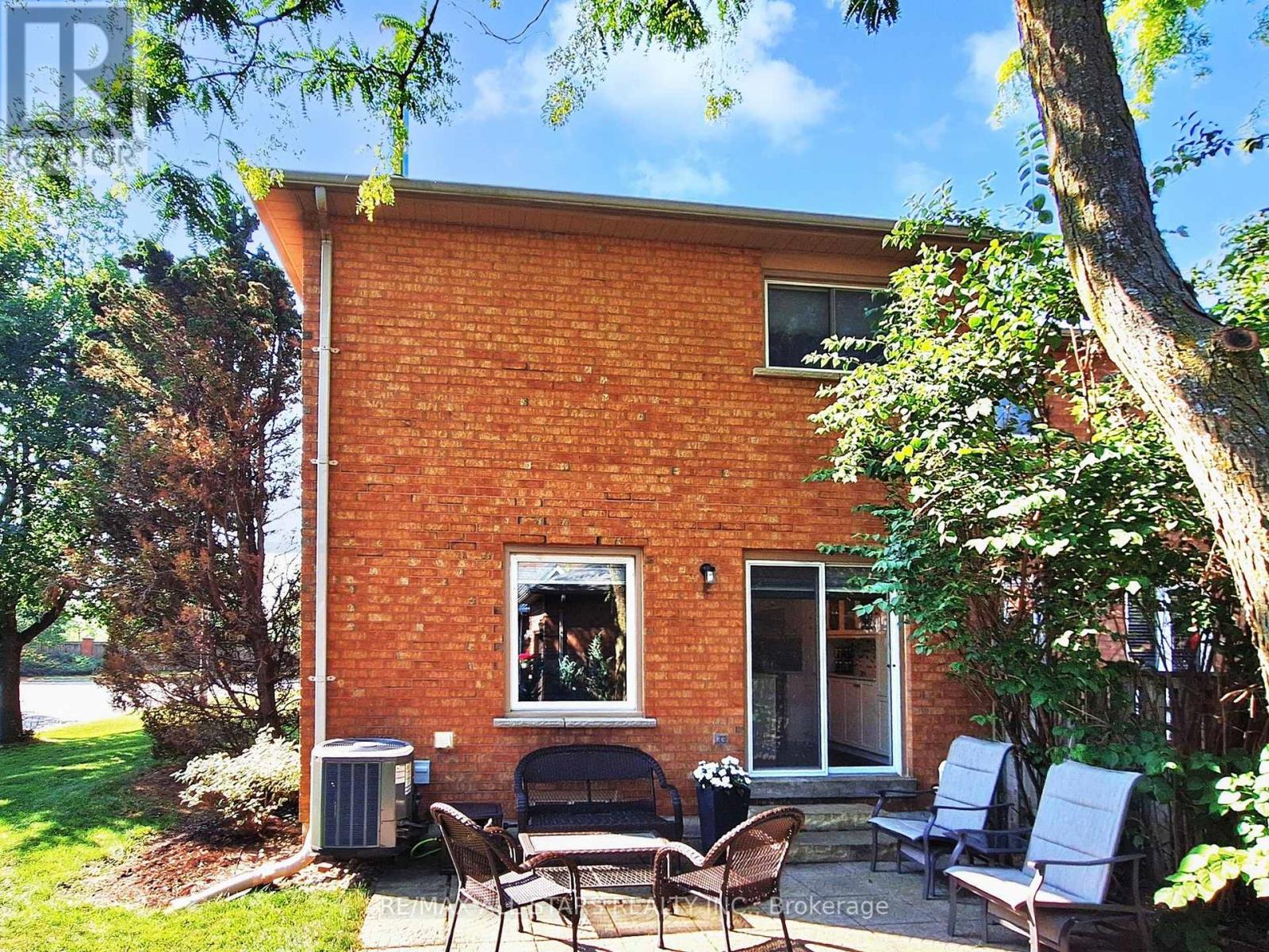 Photo 48 of 42 Oldhill Street, Richmond Hill ON
