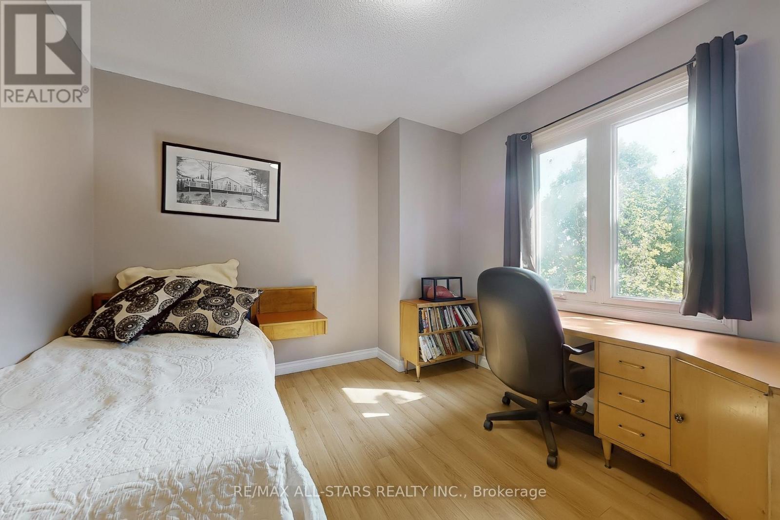 Photo 41 of 42 Oldhill Street, Richmond Hill ON