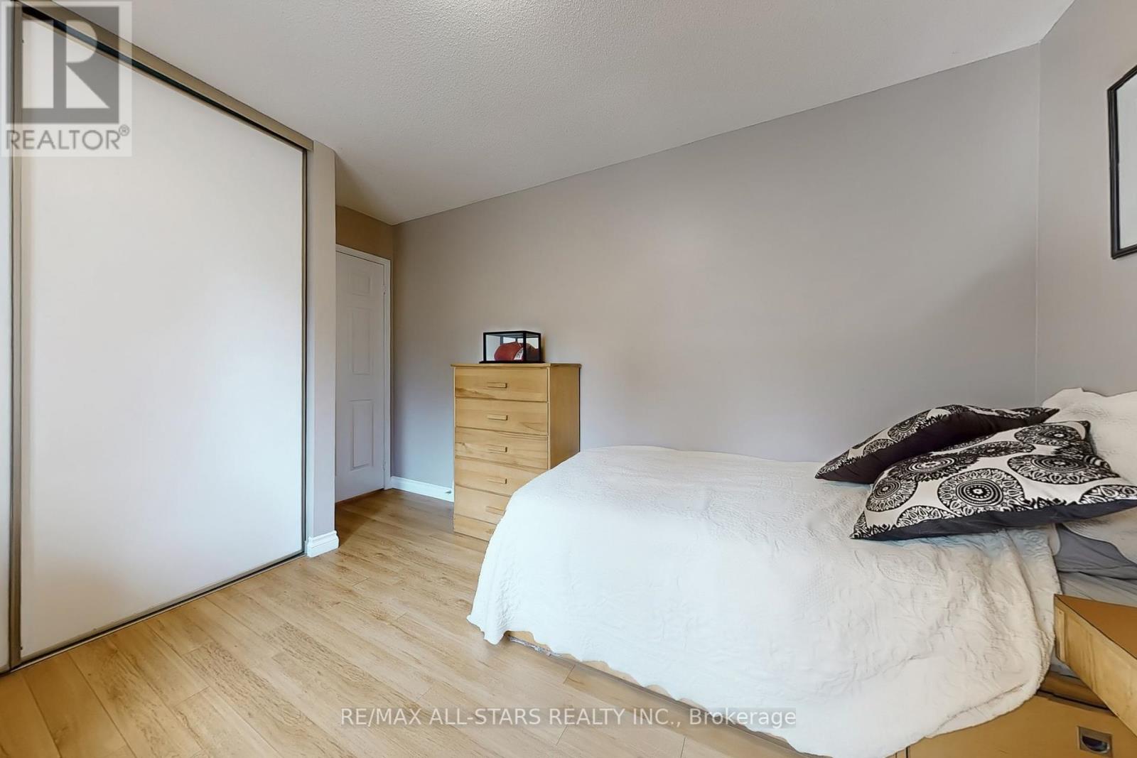 Photo 45 of 42 Oldhill Street, Richmond Hill ON