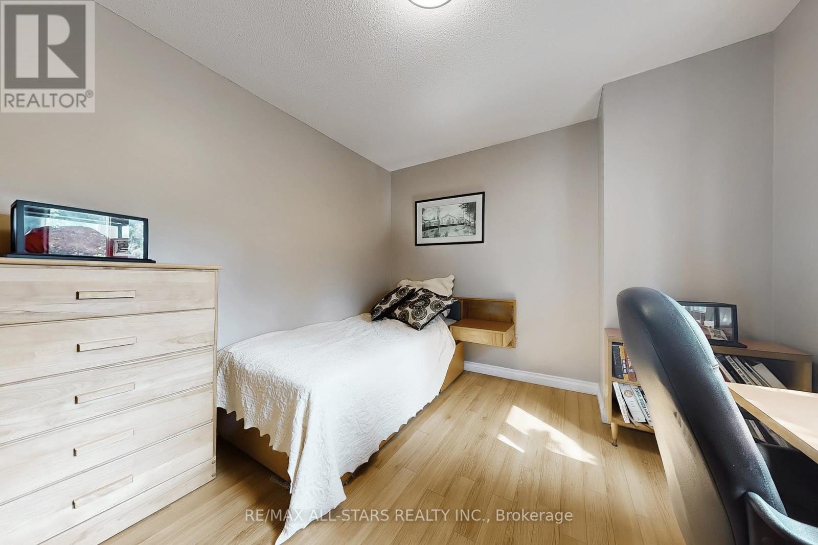 Photo 42 of 42 Oldhill Street, Richmond Hill ON