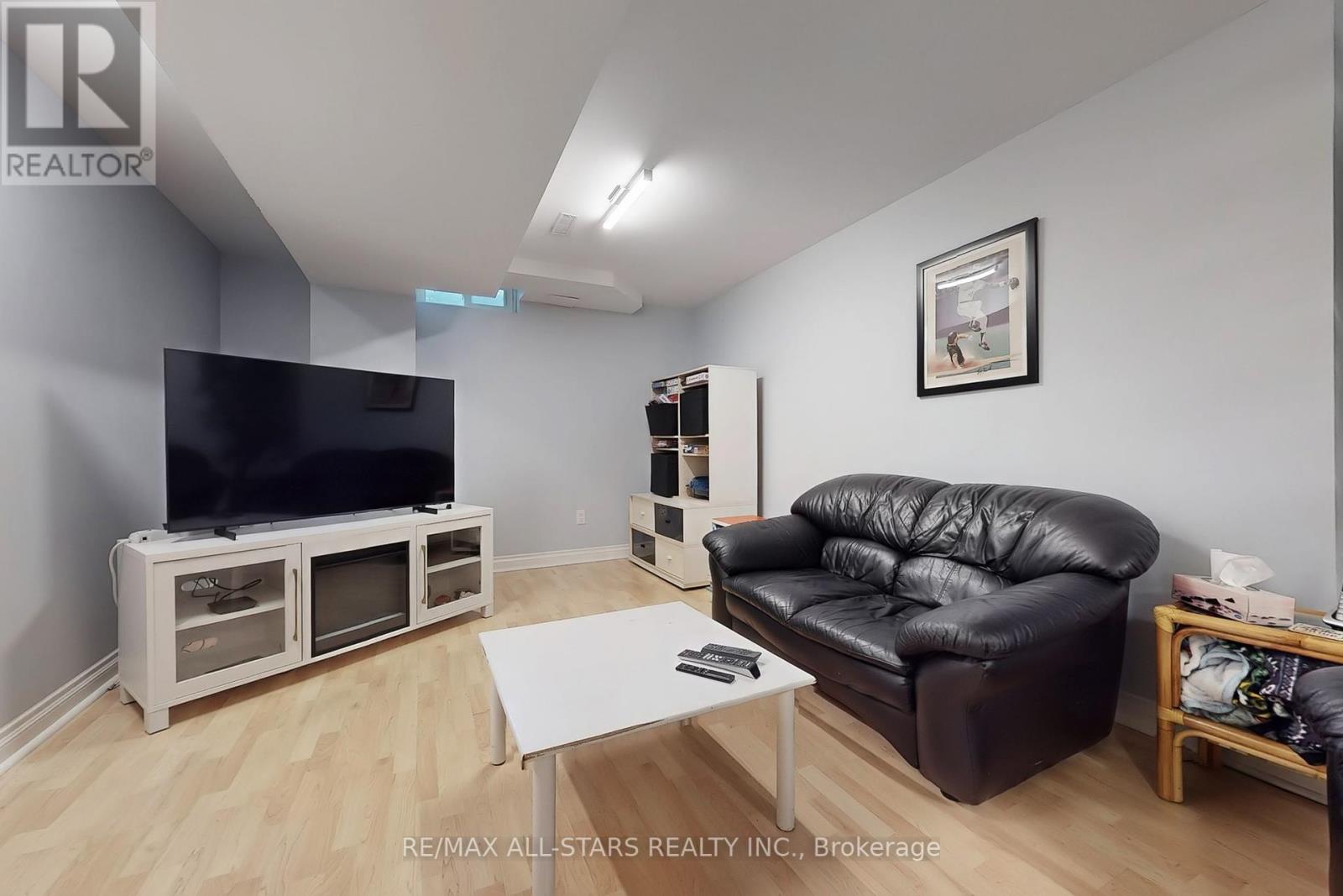 Photo 31 of 42 Oldhill Street, Richmond Hill ON