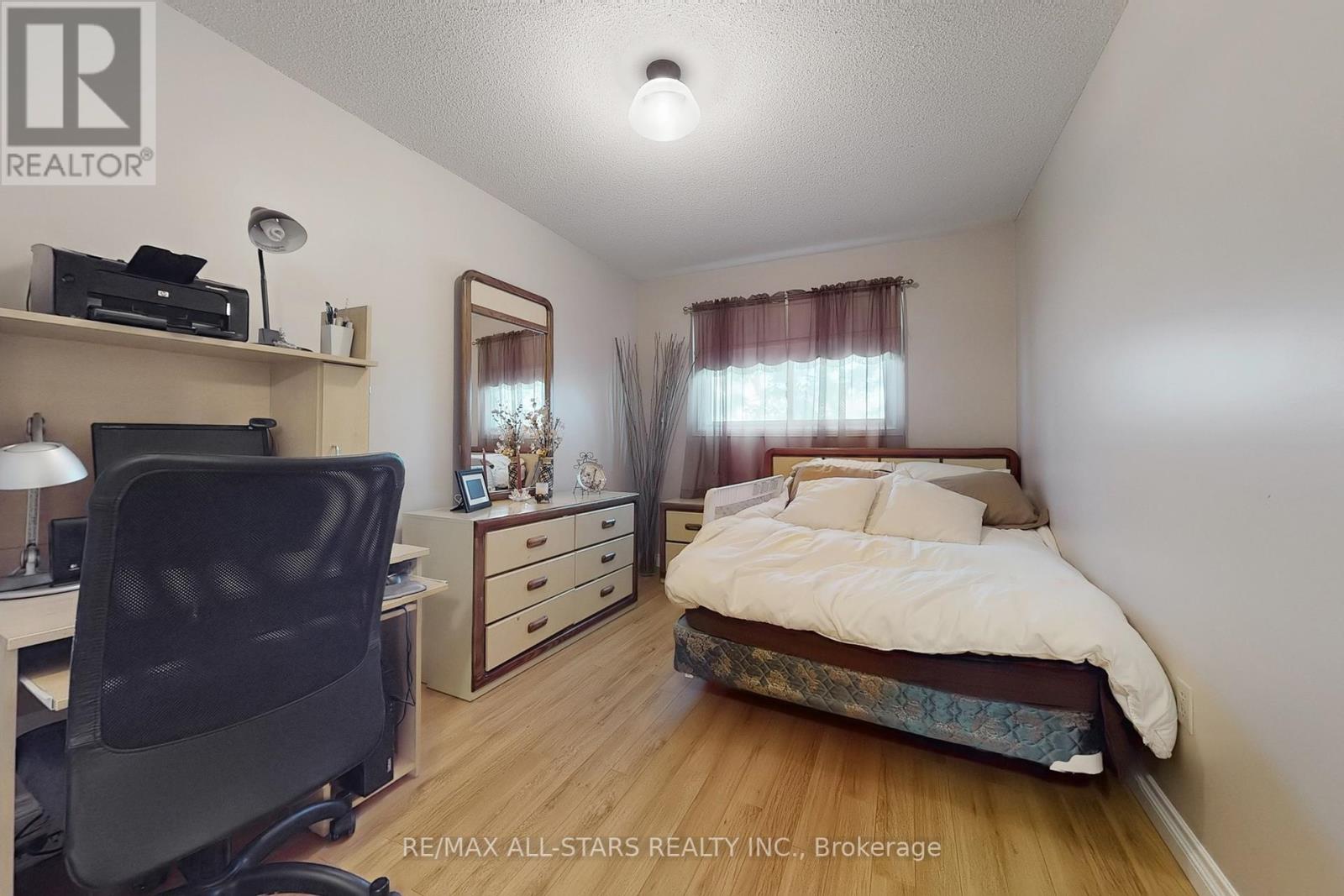 Photo 43 of 42 Oldhill Street, Richmond Hill ON