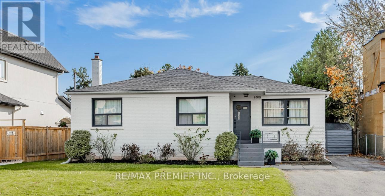 Photo 8 of 1368 Tansley Drive, Oakville ON