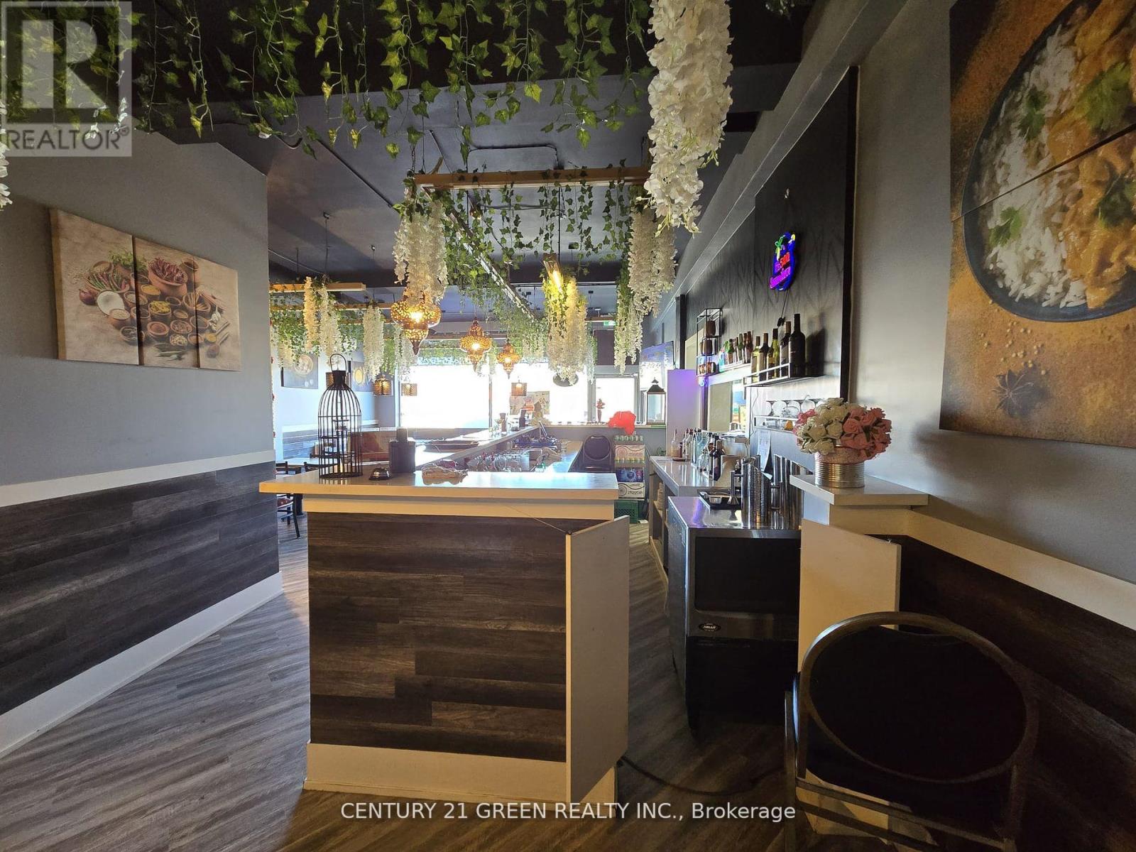 Photo 4 of 2307 Lakeshore Road W, Oakville ON