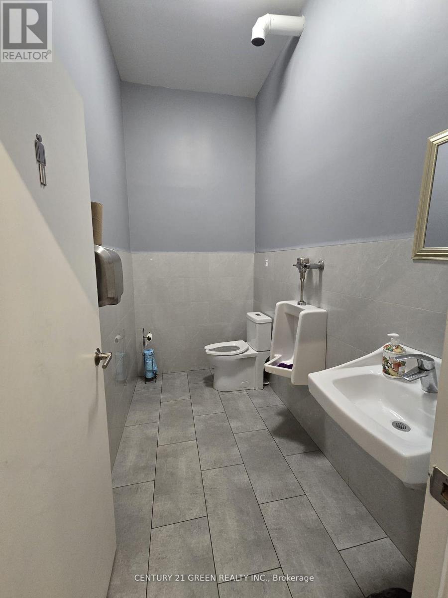 Photo 7 of 2307 Lakeshore Road W, Oakville ON