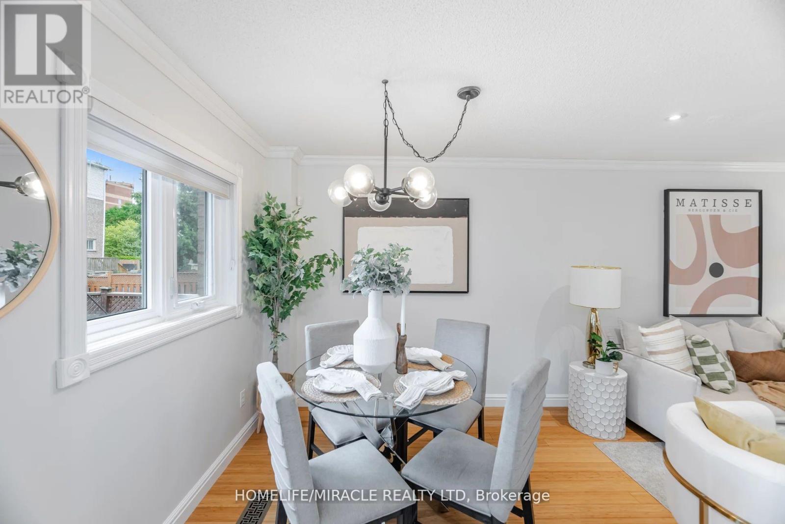 Photo 12 of 5339 Bullrush Drive, Mississauga ON