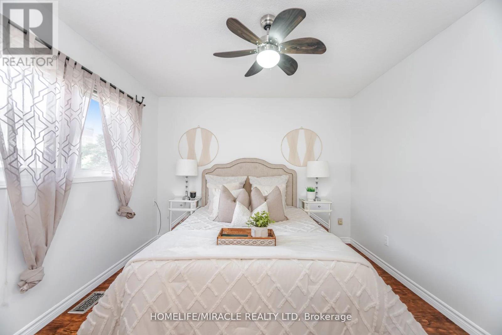 Photo 25 of 5339 Bullrush Drive, Mississauga ON