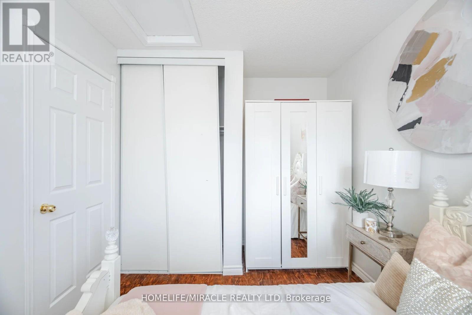 Photo 32 of 5339 Bullrush Drive, Mississauga ON