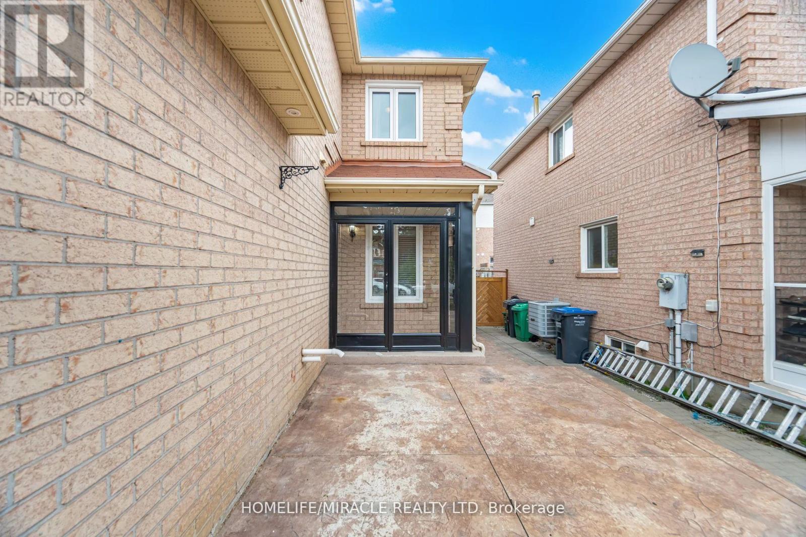 Photo 6 of 5339 Bullrush Drive, Mississauga ON