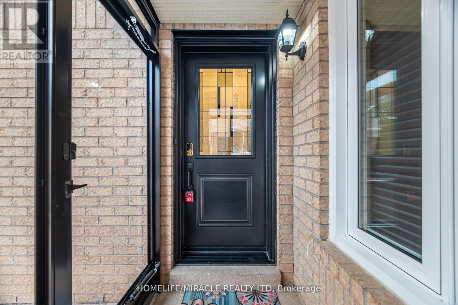 Photo 7 of 5339 Bullrush Drive, Mississauga ON