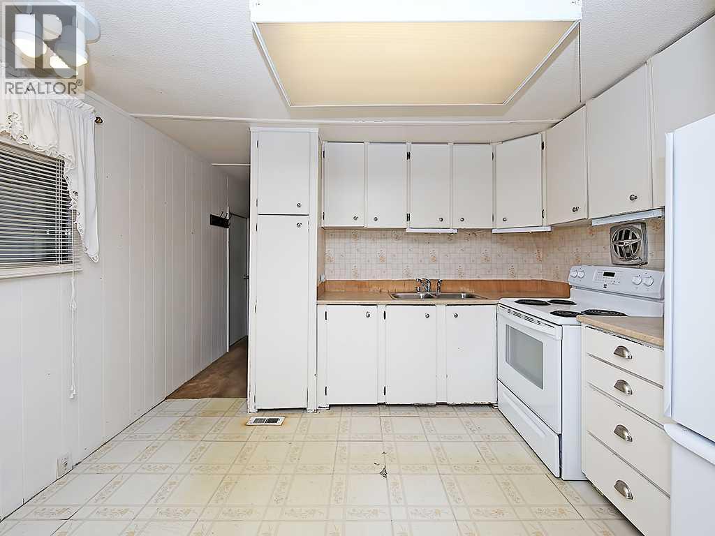 Photo 4 of 78 3223 83 Street Nw, Calgary AB