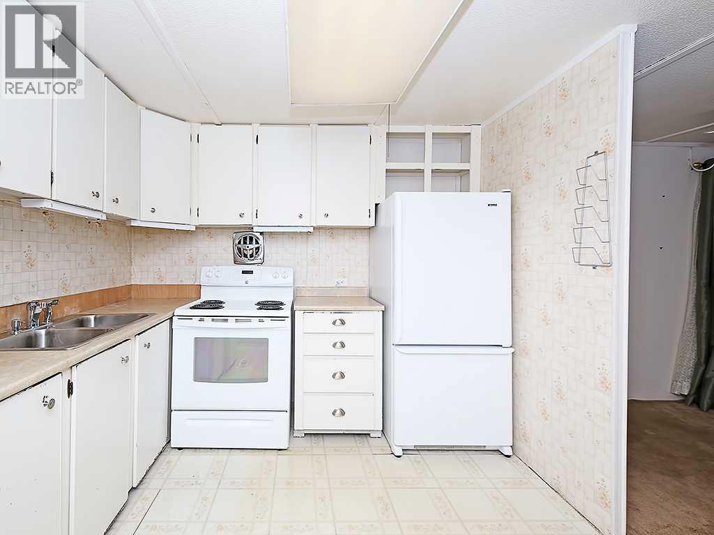 Photo 3 of 78 3223 83 Street Nw, Calgary AB