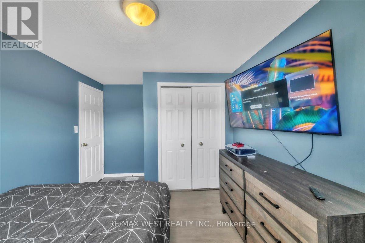Photo 13 of 55 Dahlia Street, Kitchener ON