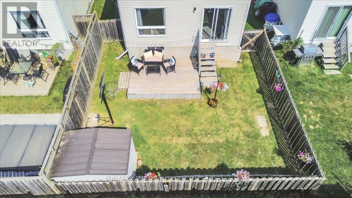 Photo 15 of 55 Dahlia Street, Kitchener ON