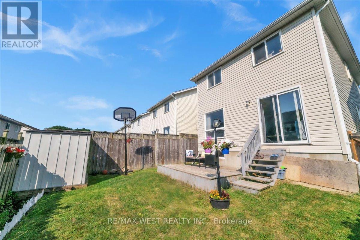 Photo 16 of 55 Dahlia Street, Kitchener ON