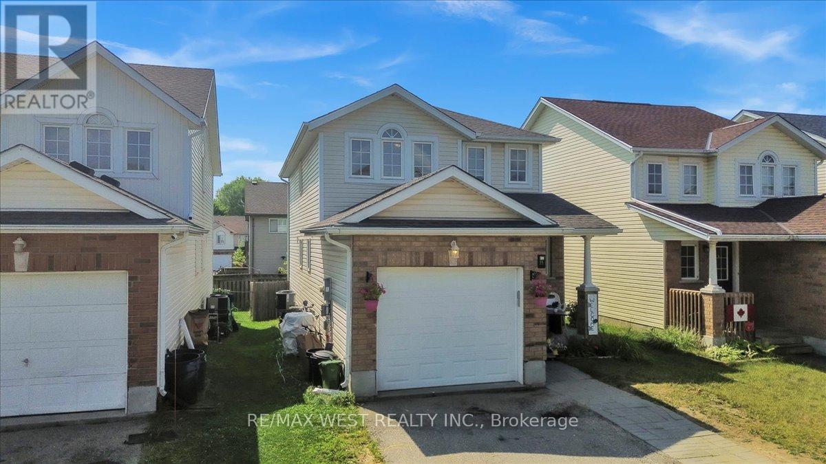 Photo 2 of 55 Dahlia Street, Kitchener ON