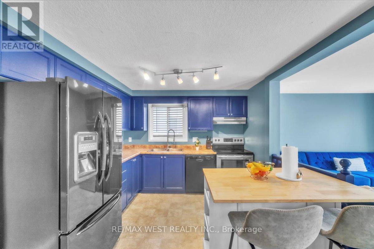 Photo 4 of 55 Dahlia Street, Kitchener ON