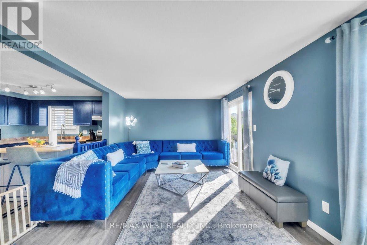 Photo 5 of 55 Dahlia Street, Kitchener ON