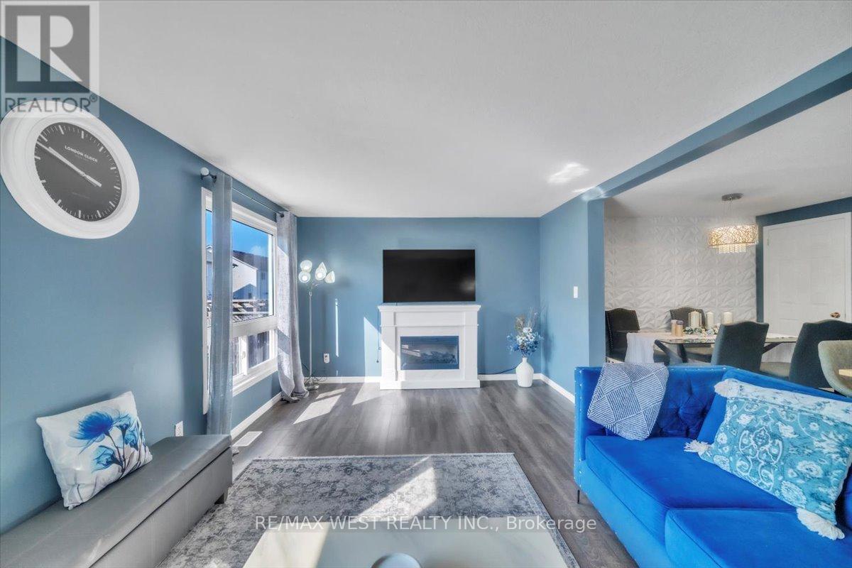 Photo 6 of 55 Dahlia Street, Kitchener ON