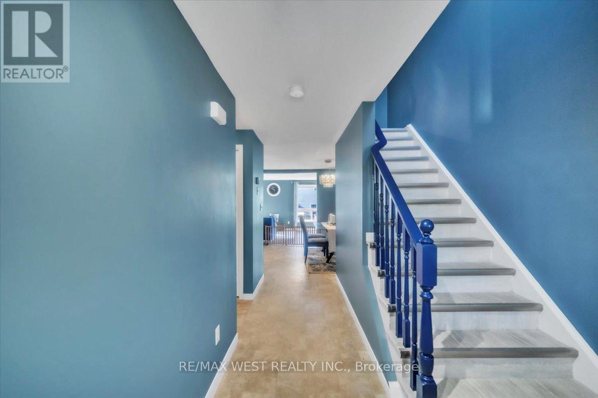 Photo 8 of 55 Dahlia Street, Kitchener ON