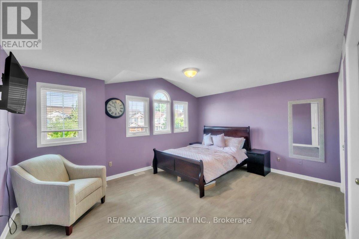 Photo 9 of 55 Dahlia Street, Kitchener ON